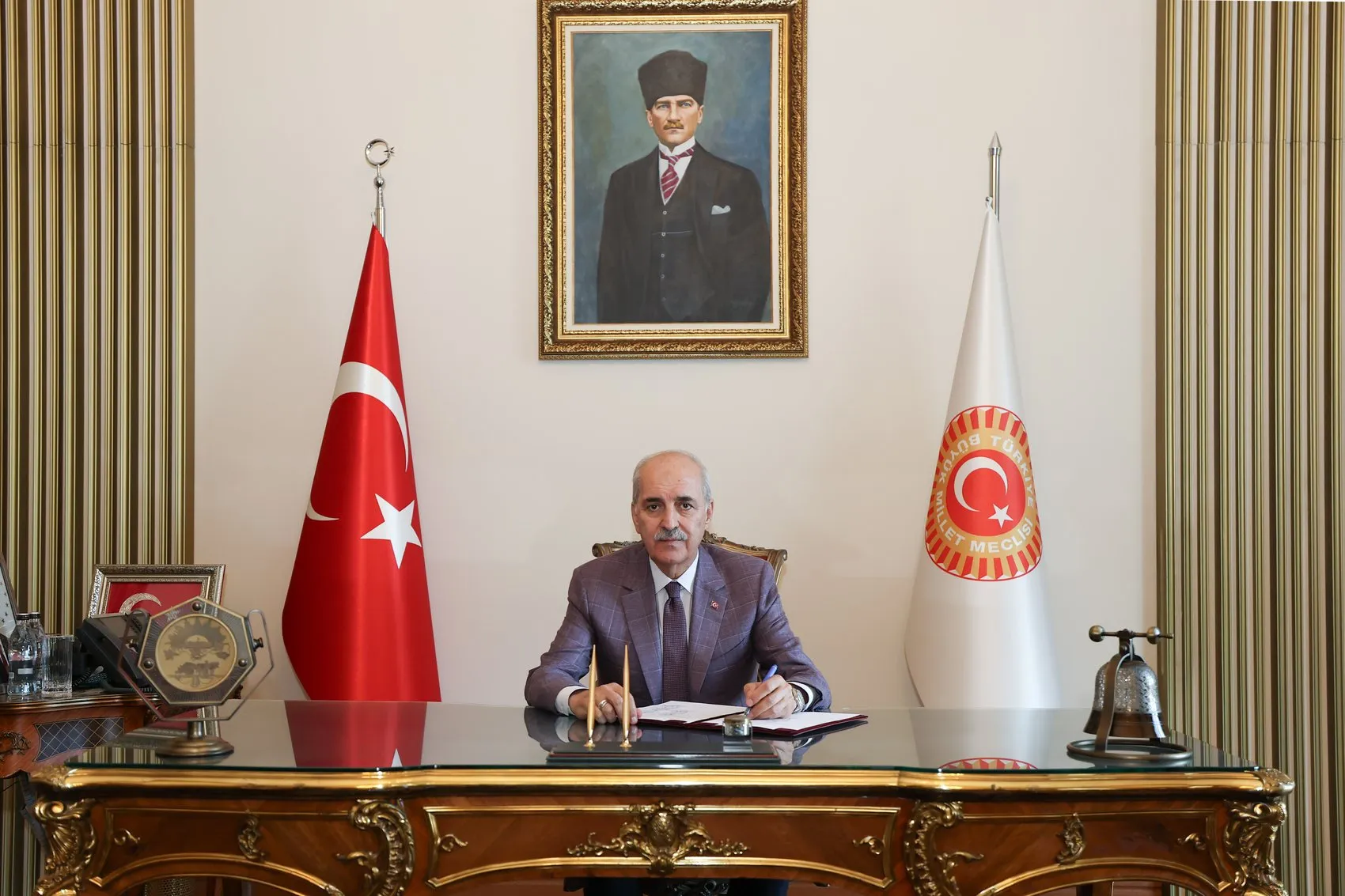 Numan Kurtulmuş toplumsal bütünleşme teklifini imzaladı