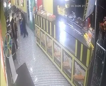 Restoran sahibi küçük çocuğu Heimlich manevrasıyla hayata döndürdü