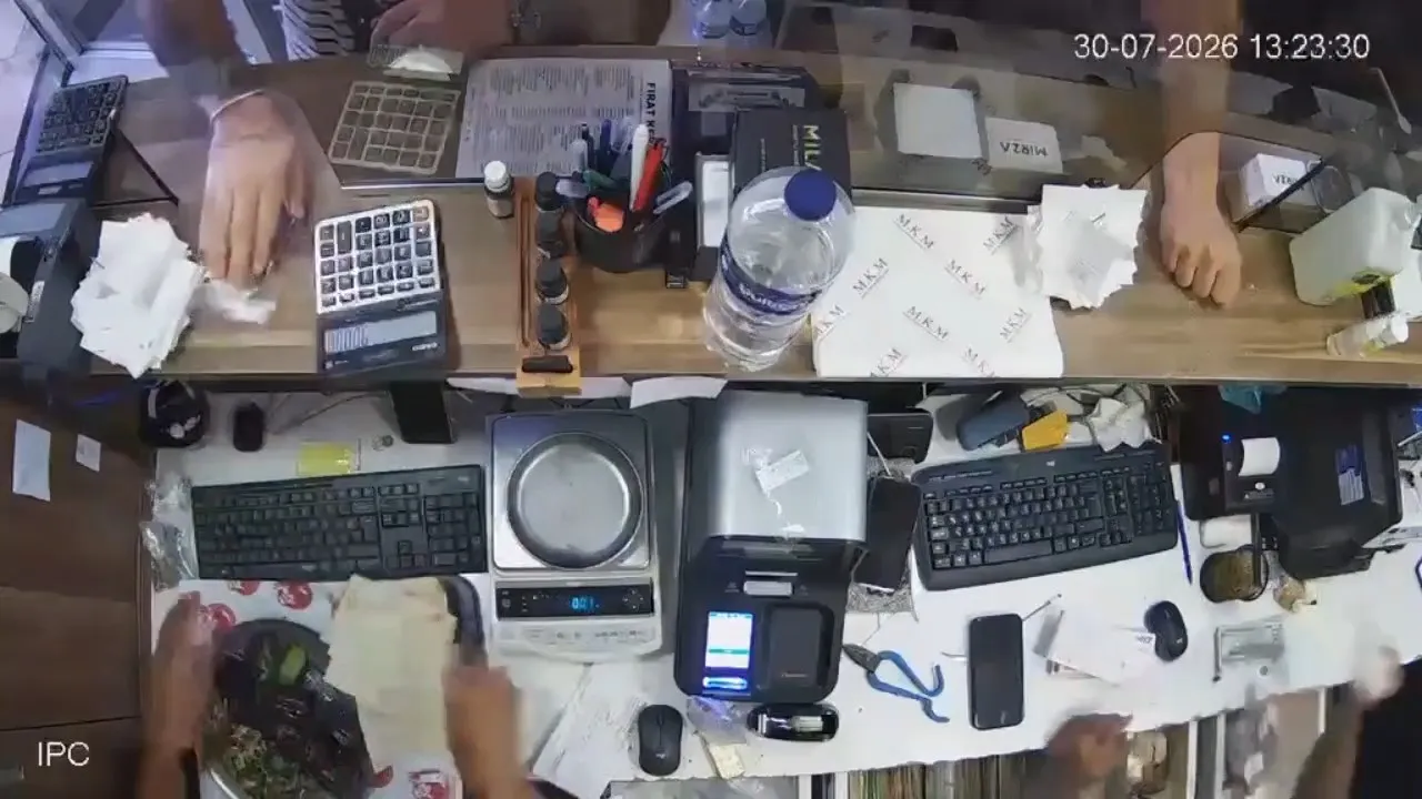 Sancaktepe'de eski çalışan döviz bürosunu soydu
