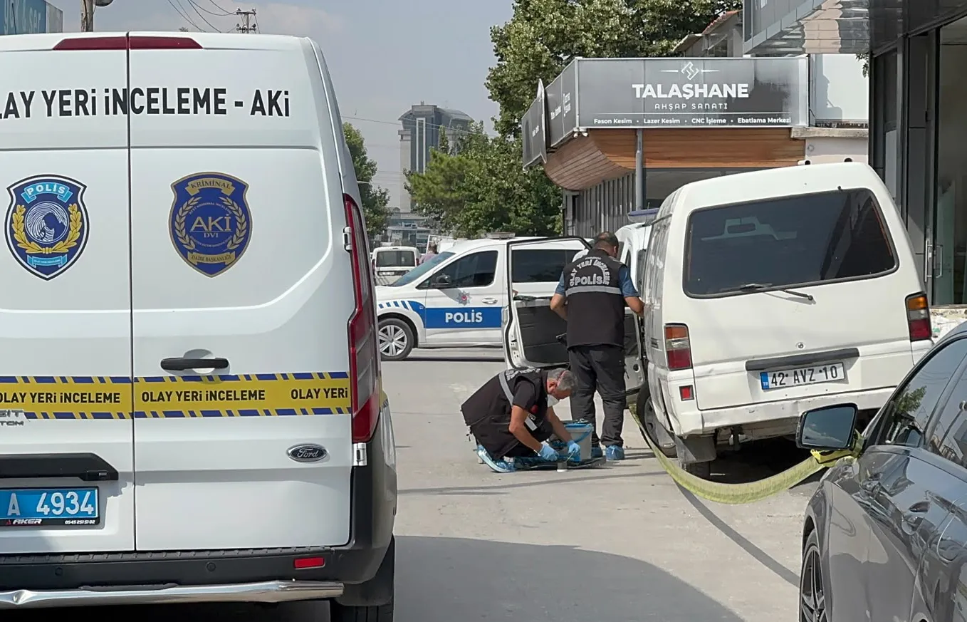 Konya’da lüks araçlı hırsızlar minibüsteki 1 milyon lirayı saniyeler içinde çaldı