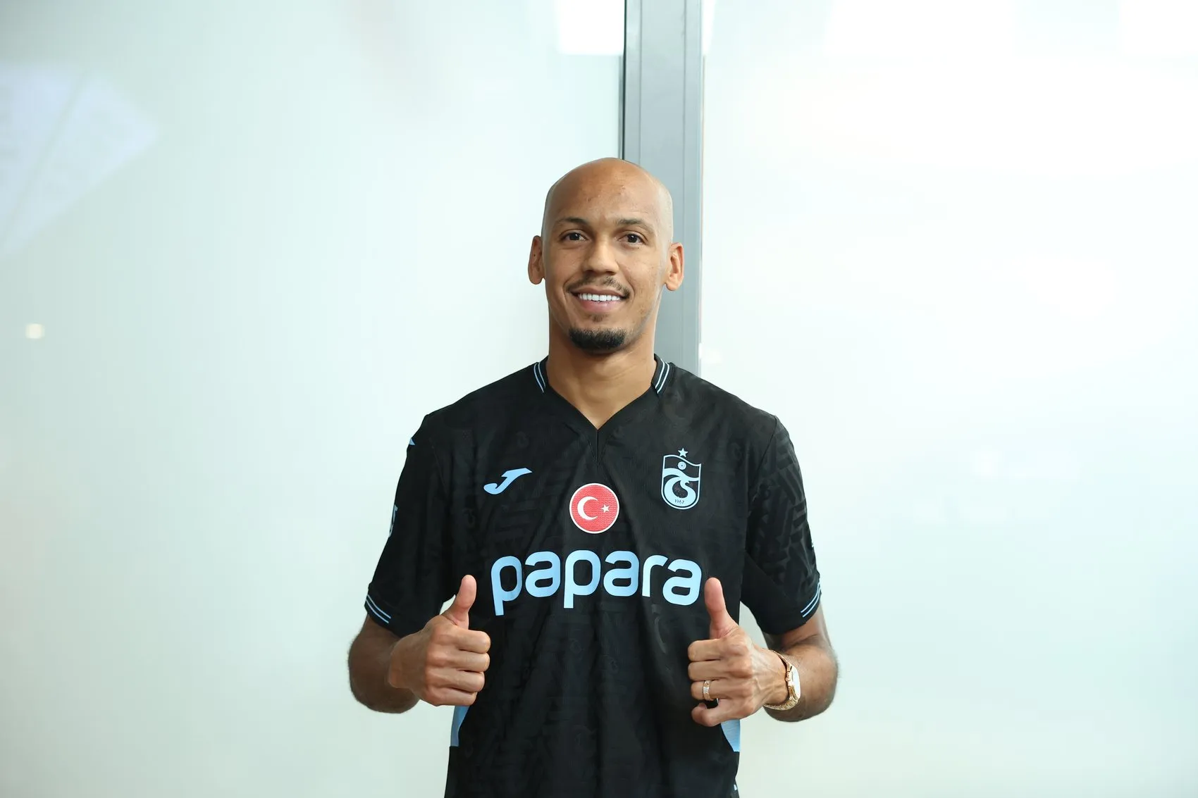 Fabinho Trabzon'da, taraftar havalimanında coşkuyla karşıladı