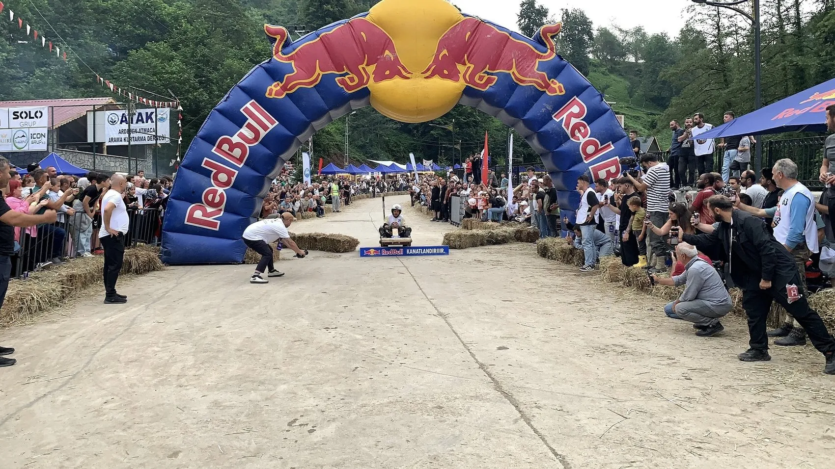 Rize’de tahta arabalar hız rekoru kırdı