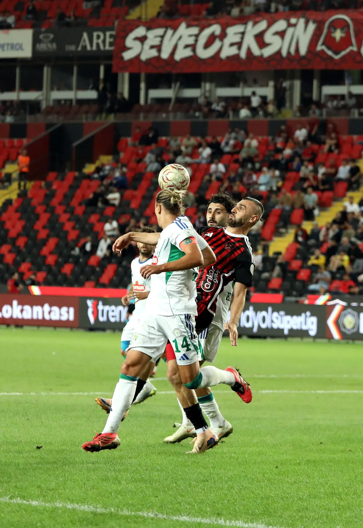 İki golle devreyi kapattı, son dakikada kendi kalesine attı Rizespor Gaziantep'ten 3 puanla döndü