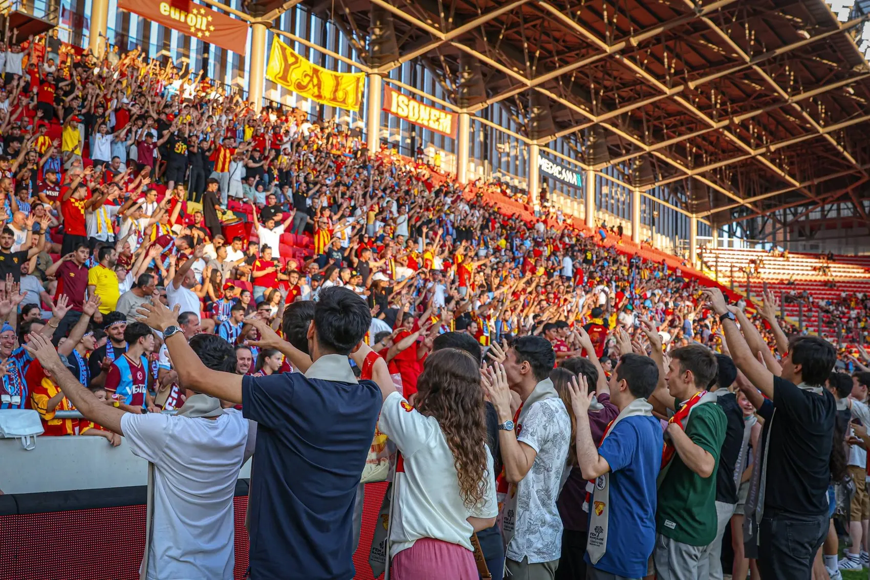 Göztepe'de Juan ve Dennis bilmecesi