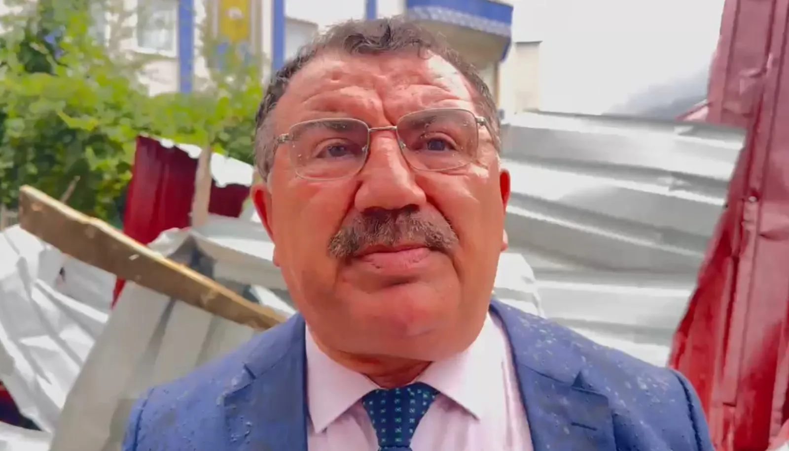 Ölümden saniyelerle döndü: Çatıdan indiği an kıyamet koptu