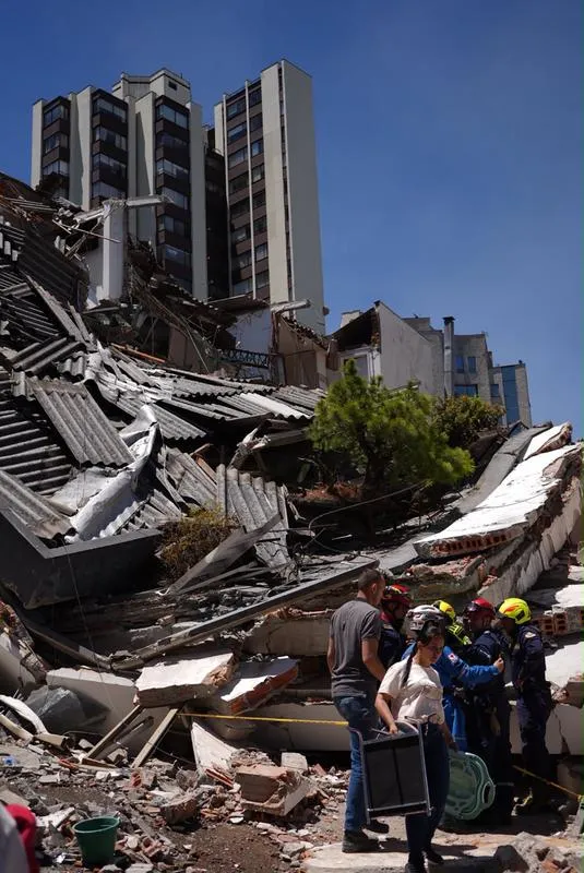Kolombiya 7.4 şiddetindeki depremle sarsıldı