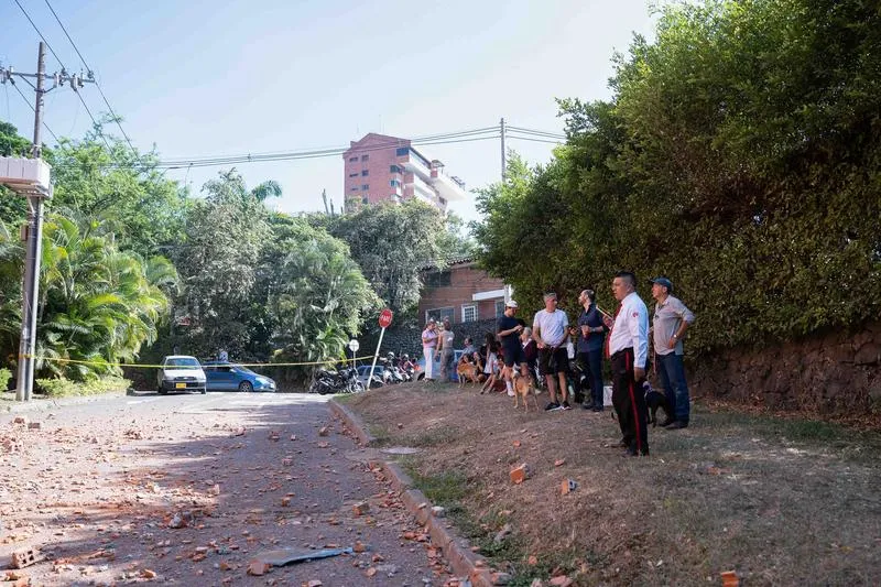 Kolombiya 7.4 şiddetindeki depremle sarsıldı