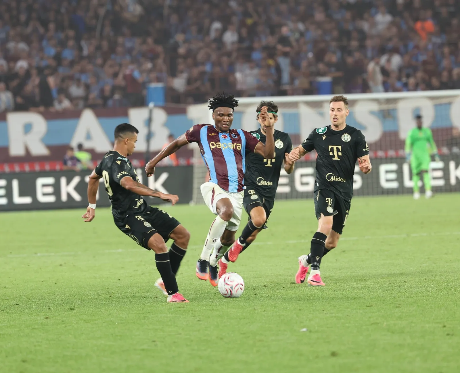 Trabzonspor sahasında Ferencvaros'a takıldı