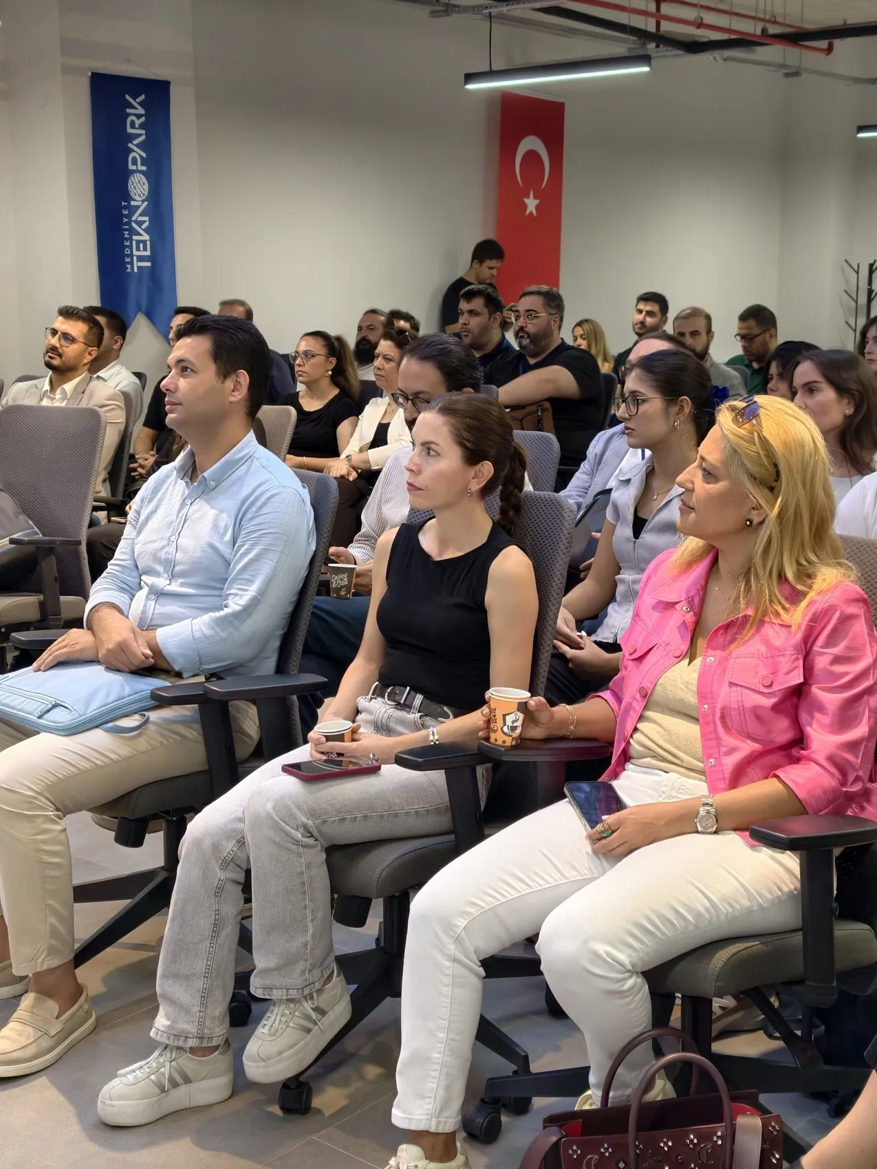 Bankalar ve teknoloji girişimleri ortak gelecek için masaya oturdu