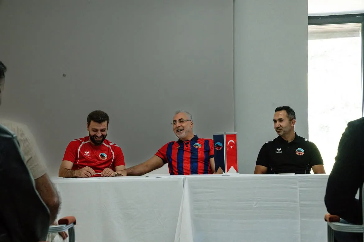 Bakan Işıkhan Gerede kampında futbolcularla bir araya geldi