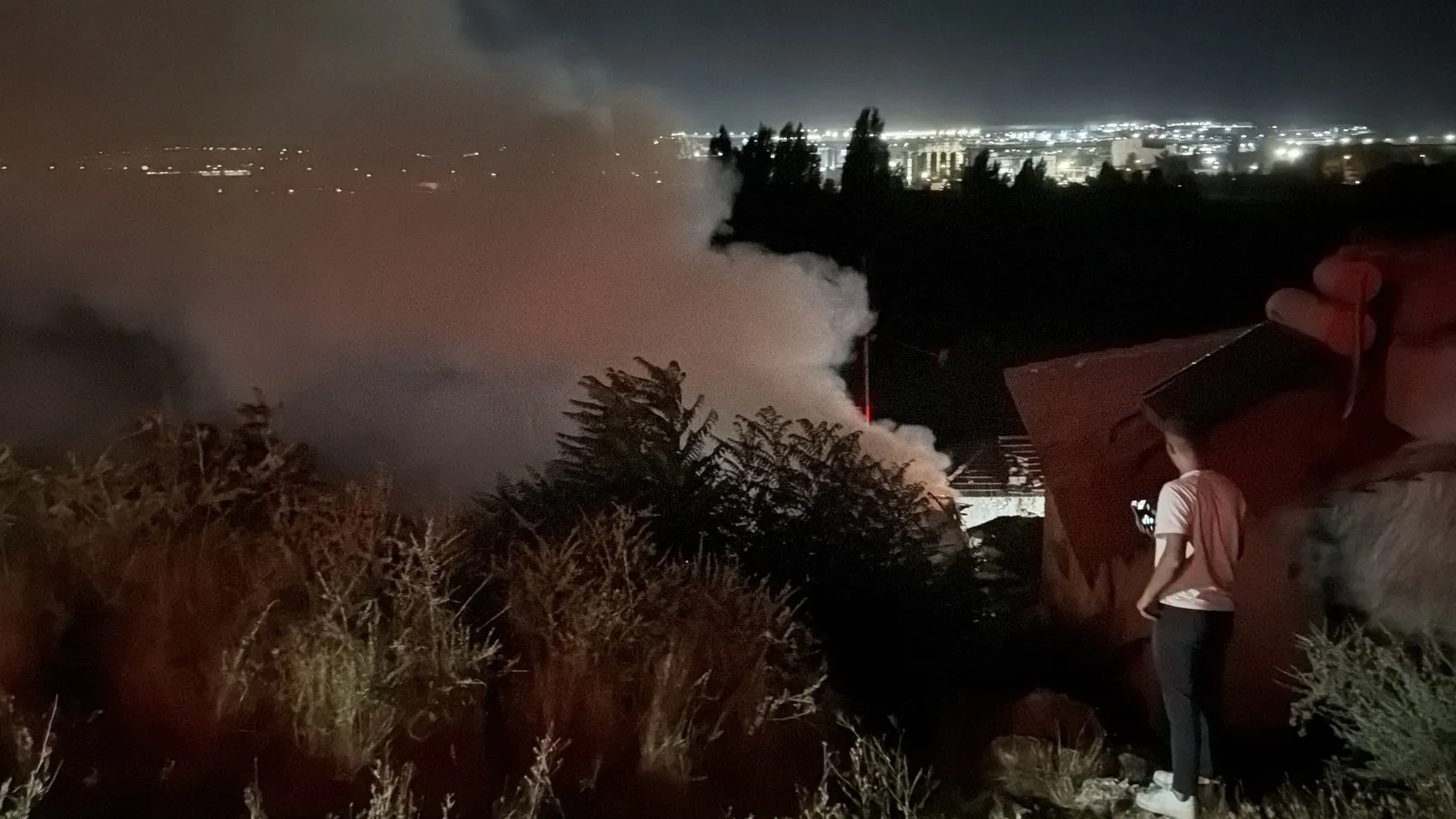 Kütahya'da bahçede başlayan yangın evi küle çevirdi