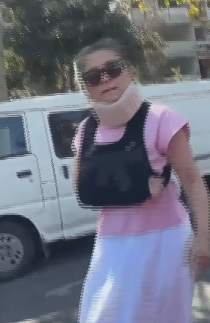 Yol verme kavgası büyüdü, kadın taksiciye saldırdı o anlar kamerada