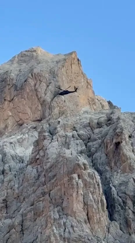 Aladağlar'da mahsur kalan İngiliz dağcıyı askeri helikopter kurtardı