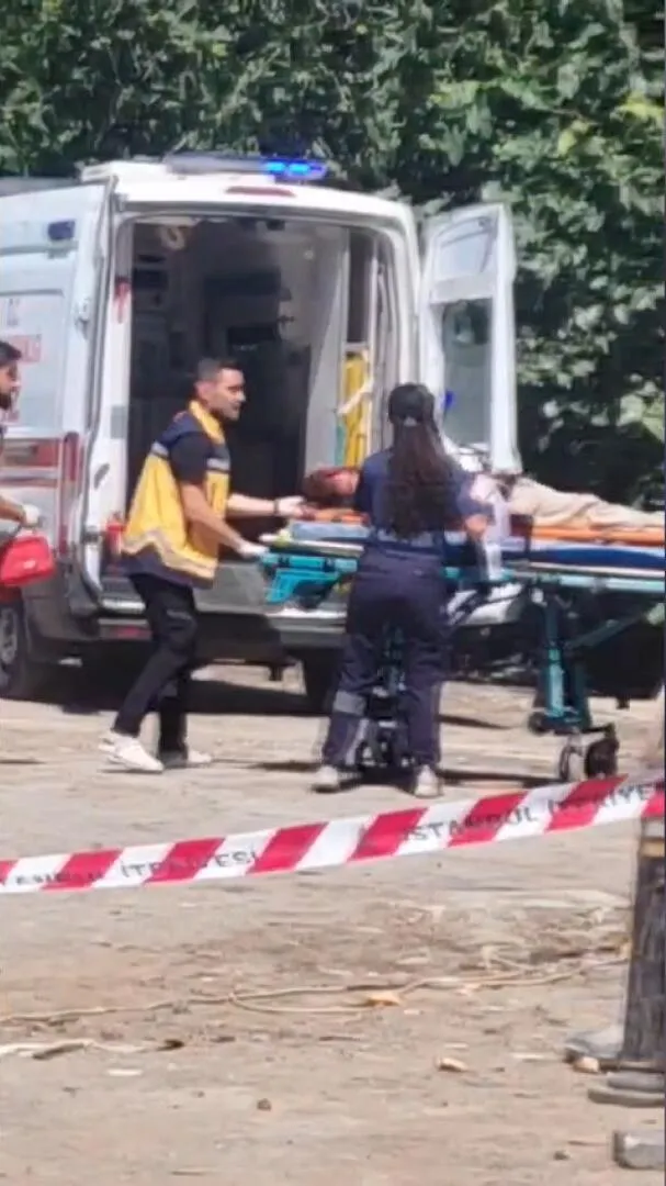 Sultanbeyli’de çatı kazası İki işçi ağır yaralandı
