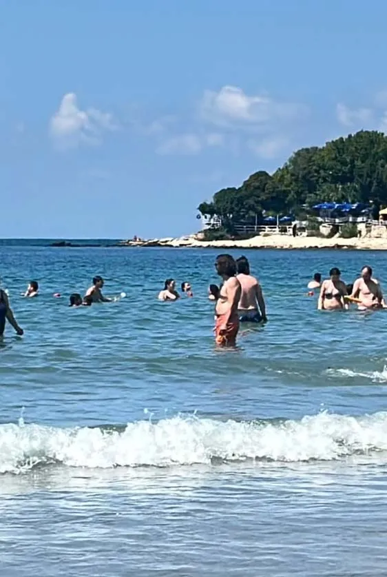 Kandıra sahillerinde yasak bitti, tatilciler denize akın etti