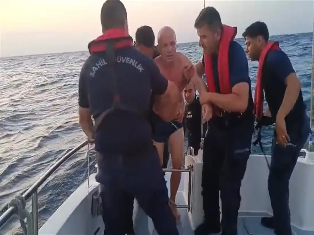 Yalova'da denize açılan baba ve kızı 5 saat sonra kurtarıldı