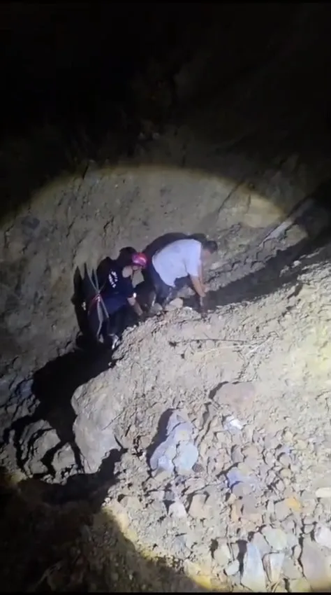 Kozan'da nehir üzerinde mahsur kalan iki balıkçı kurtarıldı
