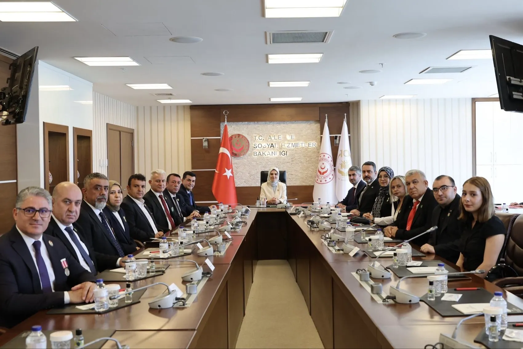 Bakan Göktaş şehit yakınları ve gazileri ağırladı