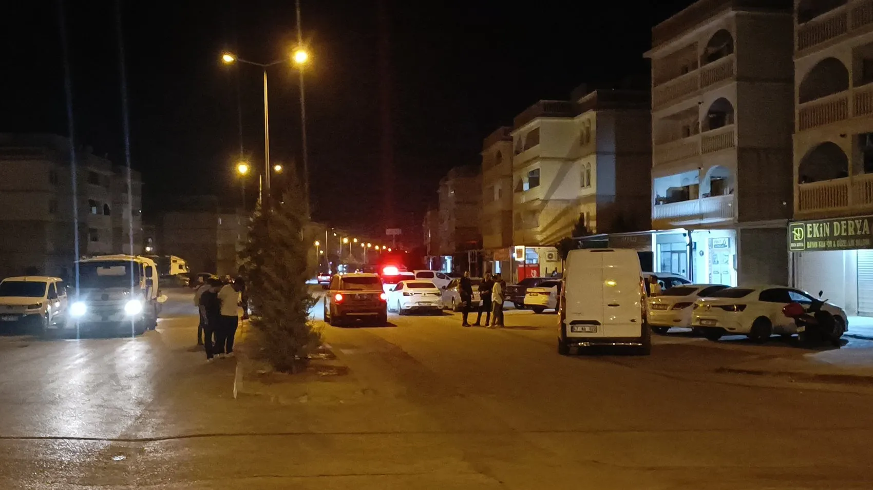 Motosikletli maskeli iki kişi Nusaybin'de dükkanı taradı