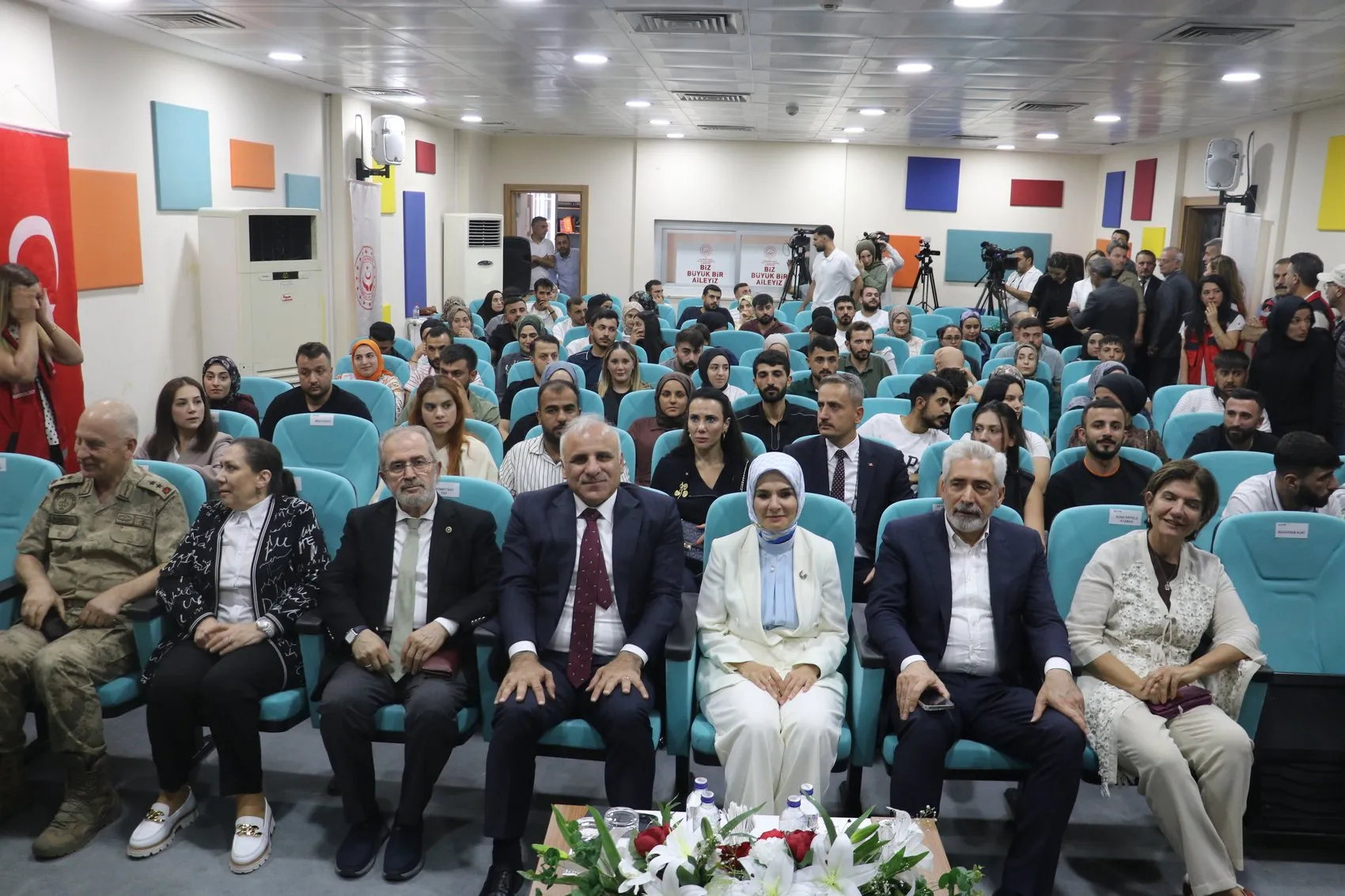 Evlilik kredisi kullanan gençlere TOKİ konutlarında öncelik hakkı geliyor