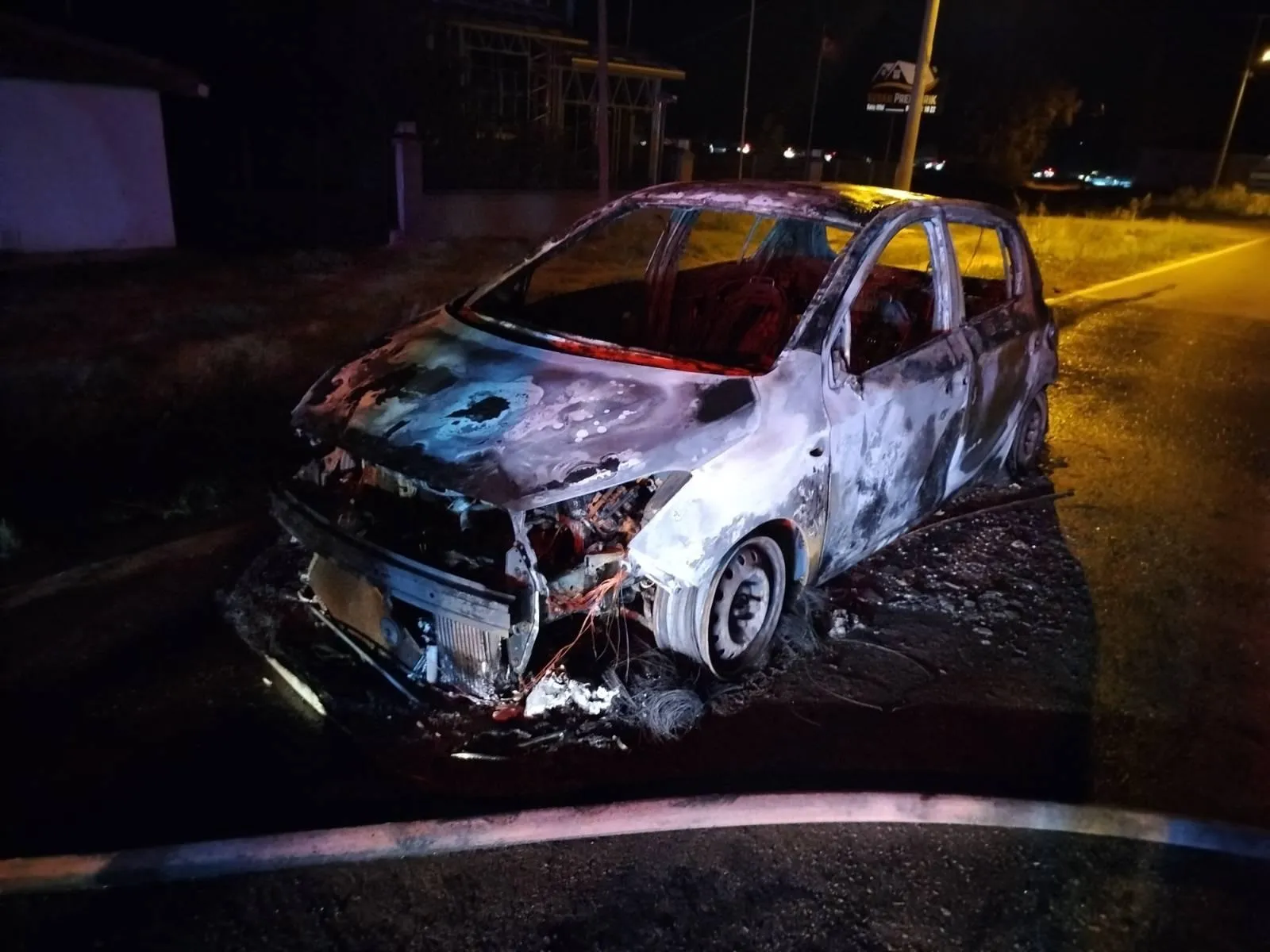 Keşan yolunda seyir halindeki otomobil alevlere teslim oldu