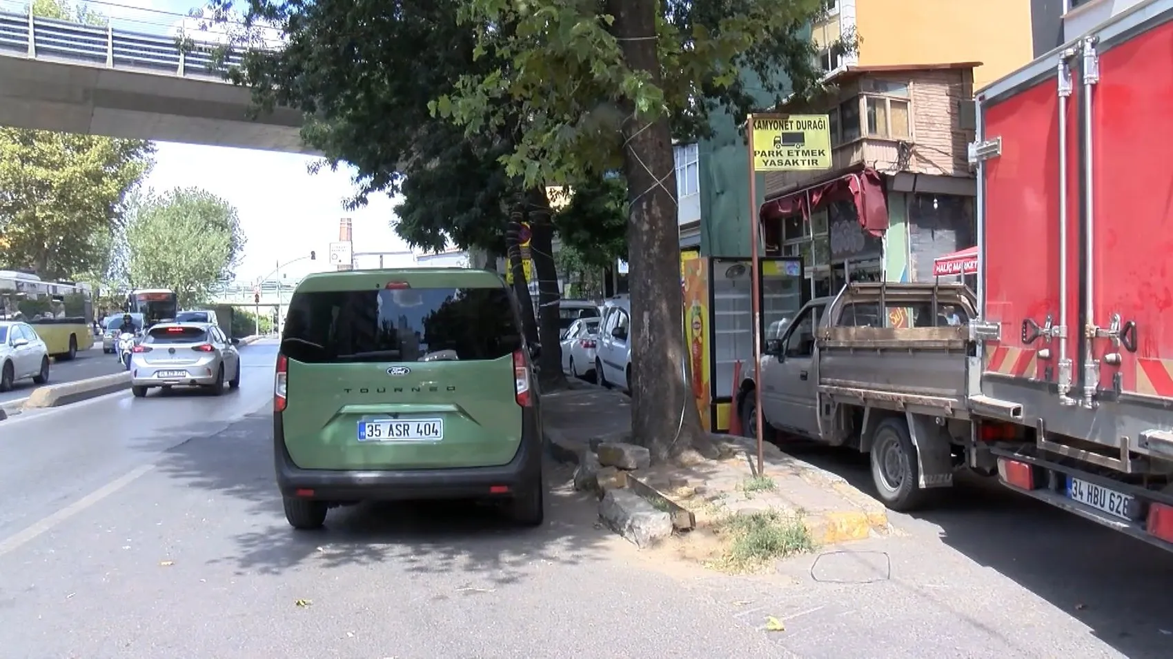 Beyoğlu’nda sabah saatlerinde markete kurşun yağdırdılar