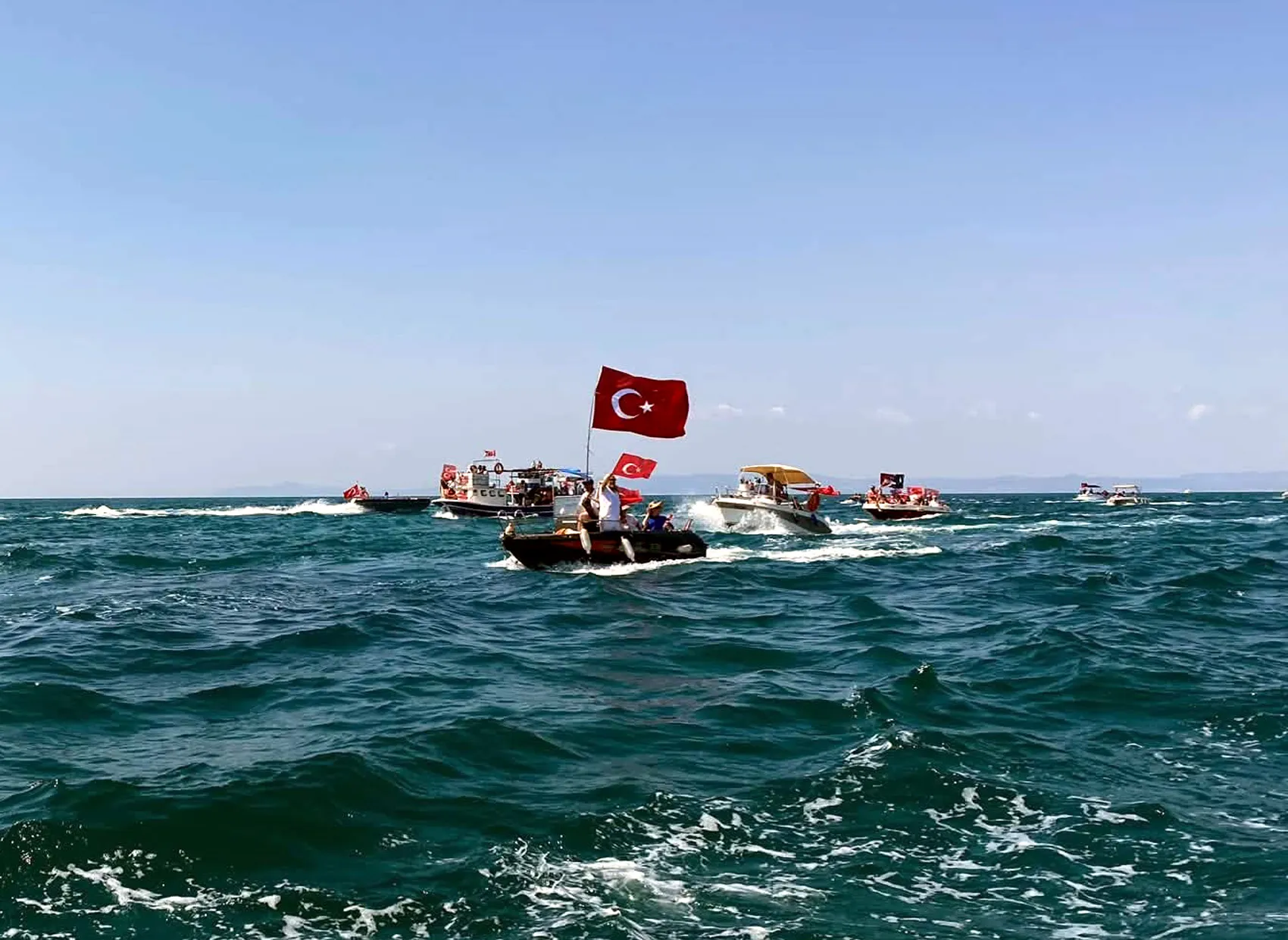 Saros Körfezi'nde dev konvoy: 200 tekneyle zafer selamı