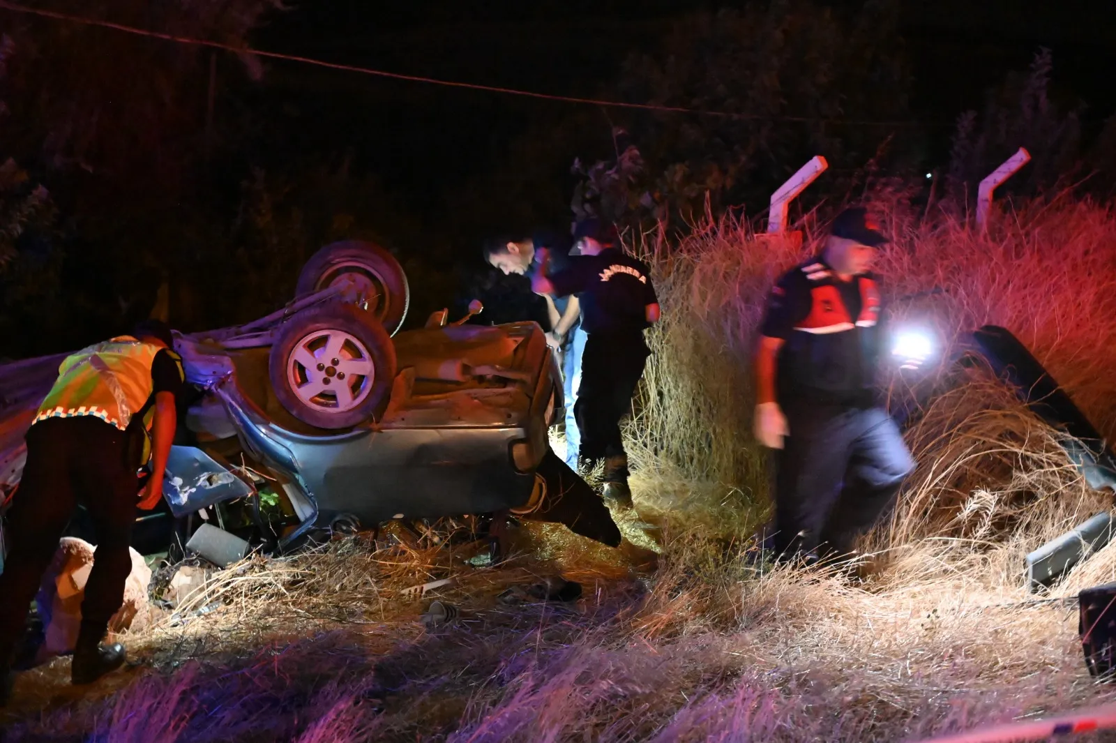 Kırıkkale'de gece yarısı trafik kazası 1 ölü, 2 yaralı