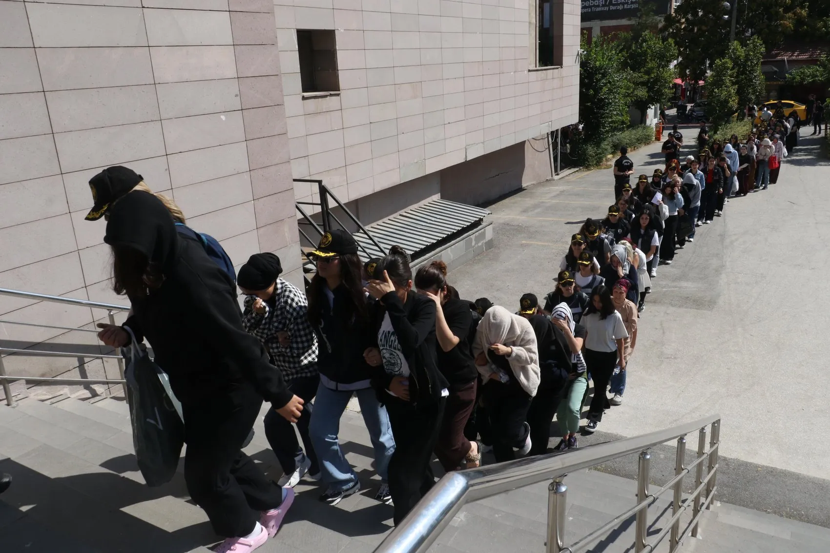 İnternet altyapısı yalanıyla 801 kişiyi 116 milyon lira dolandırdılar