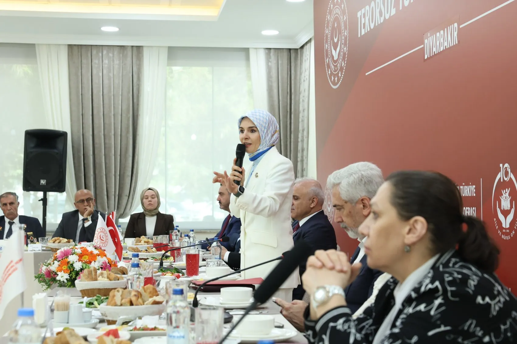 Bakan Göktaş şehit yakınlarına seslendi Terörsüz Türkiye kararlılığı tam