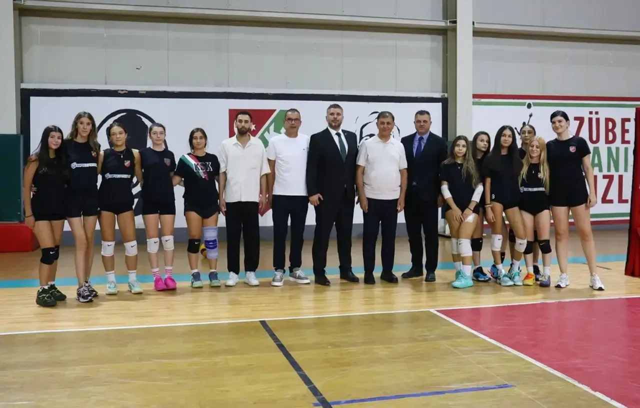 İzmir'de Karşıyaka'ya ziyaret Tugay'dan tesis ve stadyum mesajı