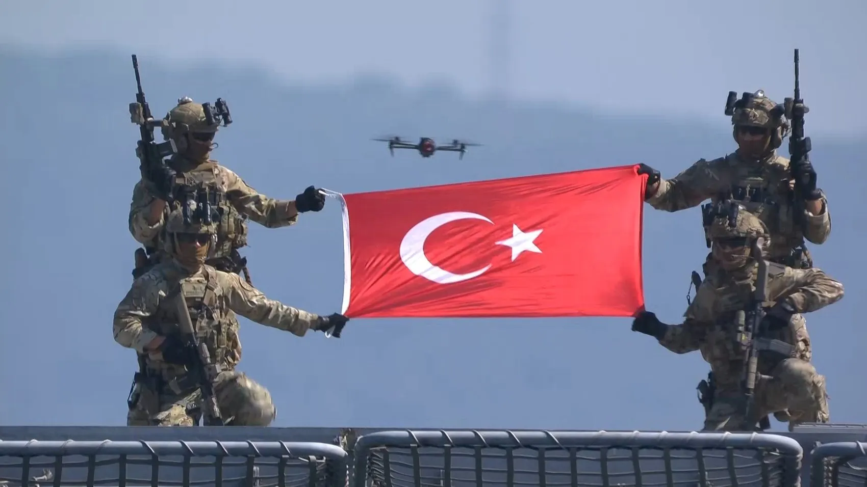 SAT ve SAS komandolarından nefes kesen Mavi Vatan şovu