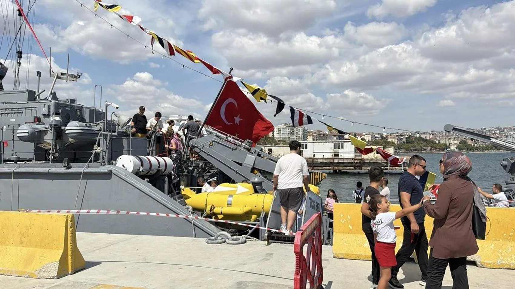 TCG Enez Tekirdağ kıyılarında: Zafer coşkusu denizden selamlandı