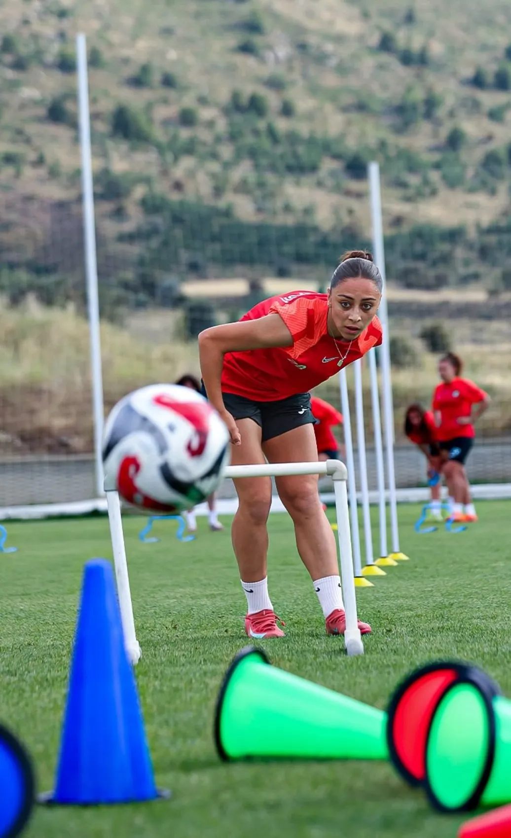 Amedspor kadın futbolcuları sezonu Erciyes zirvesinde açtı