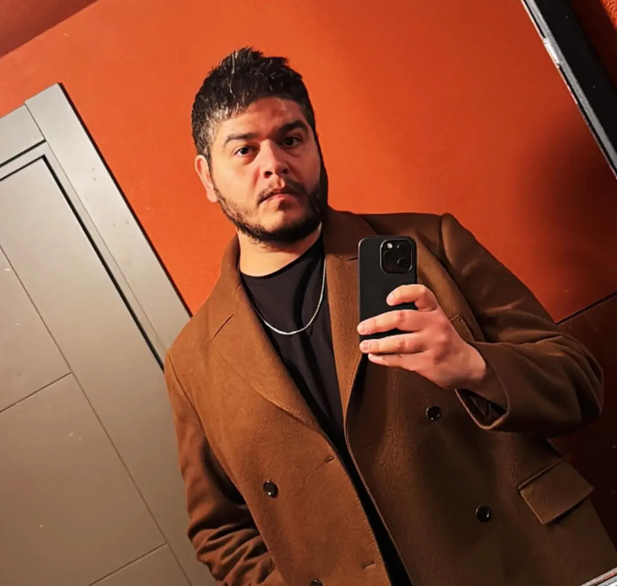 Uzak Şehir’in Kadir’i Burak Şafak nişanlandı! İşte sır gibi sakladığı sevgilisi 1