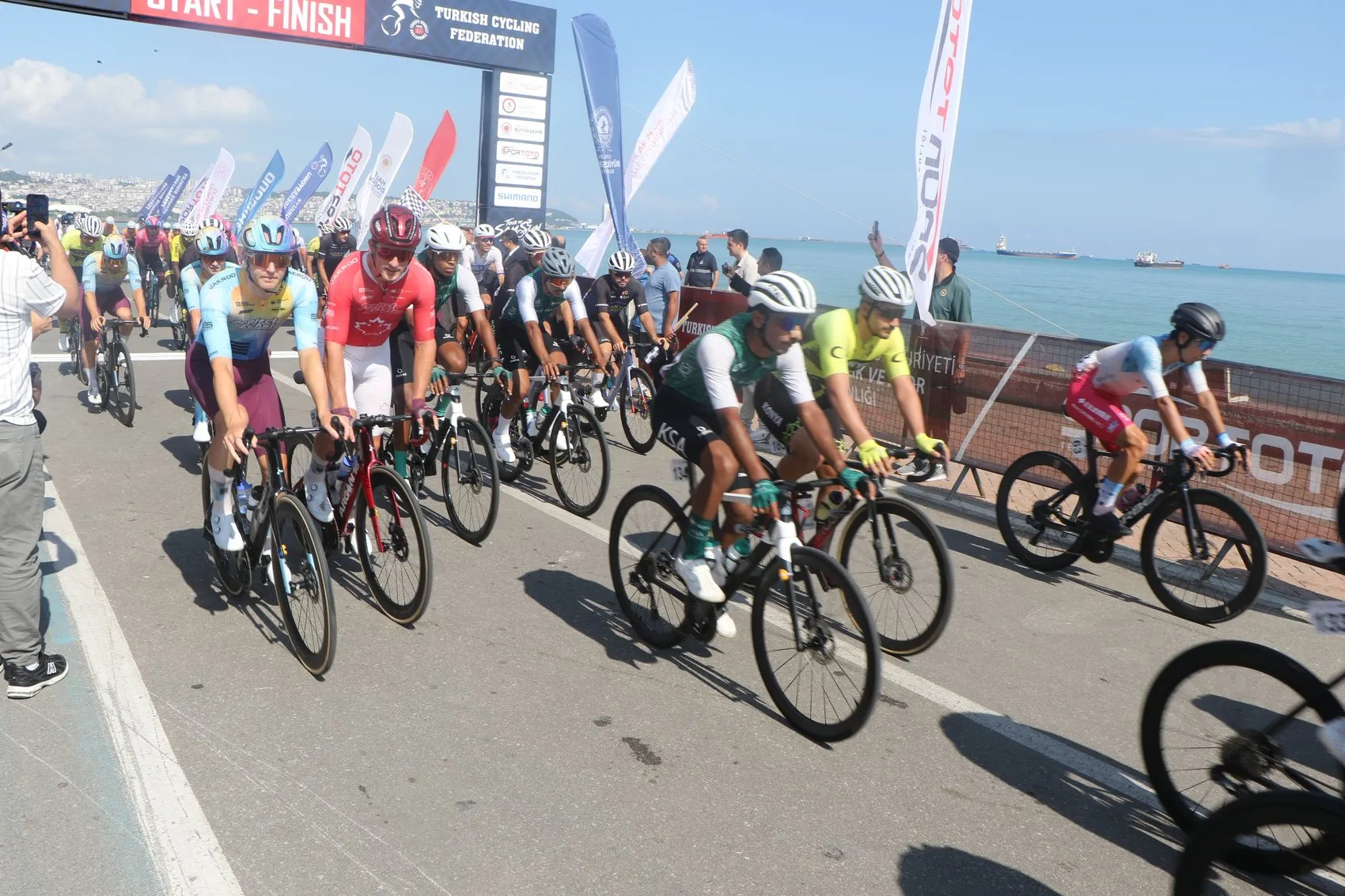 Pedallar Samsun için dönüyor 23 ülkeden 107 sporcu yarışta