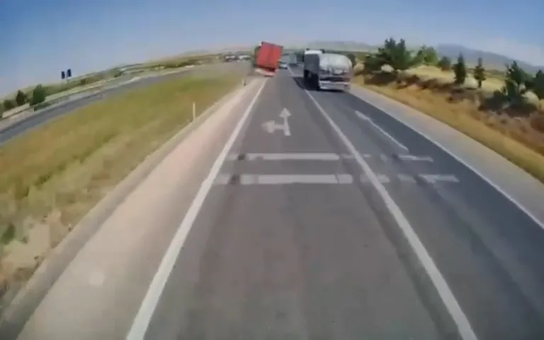Konya’da TIR dehşeti kamerada