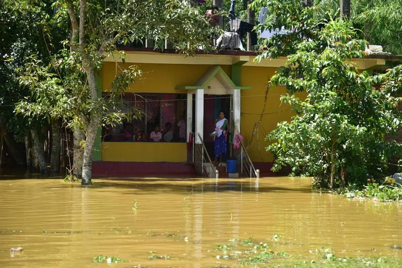 Hindistan'da sel felaketi 100 kişi hayatını kaybetti