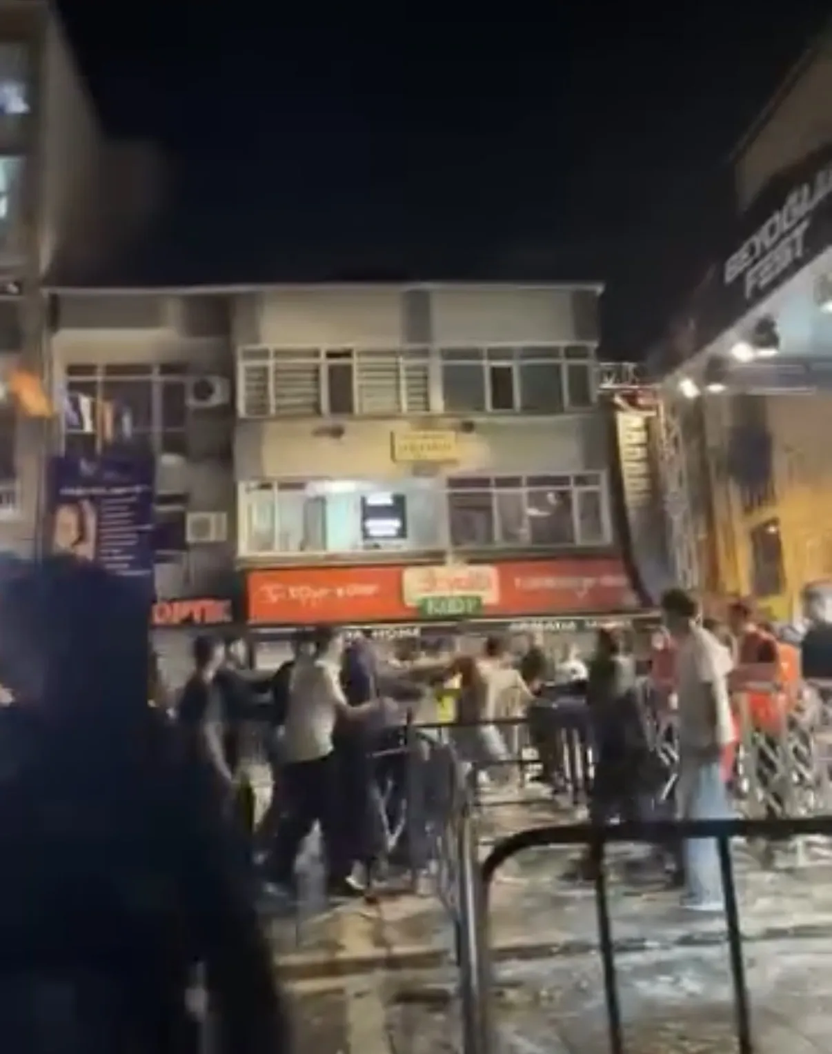 Kasımpaşa'da rap konseri kana bulandı: Eğlence yerini arbedeye bıraktı