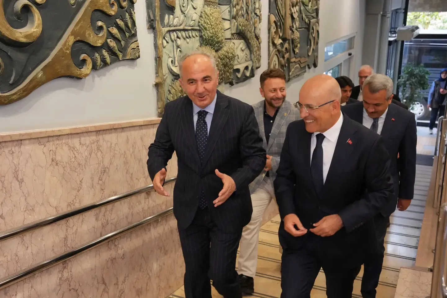 Mehmet Şimşek Rize’de iş dünyasıyla bir araya geldi