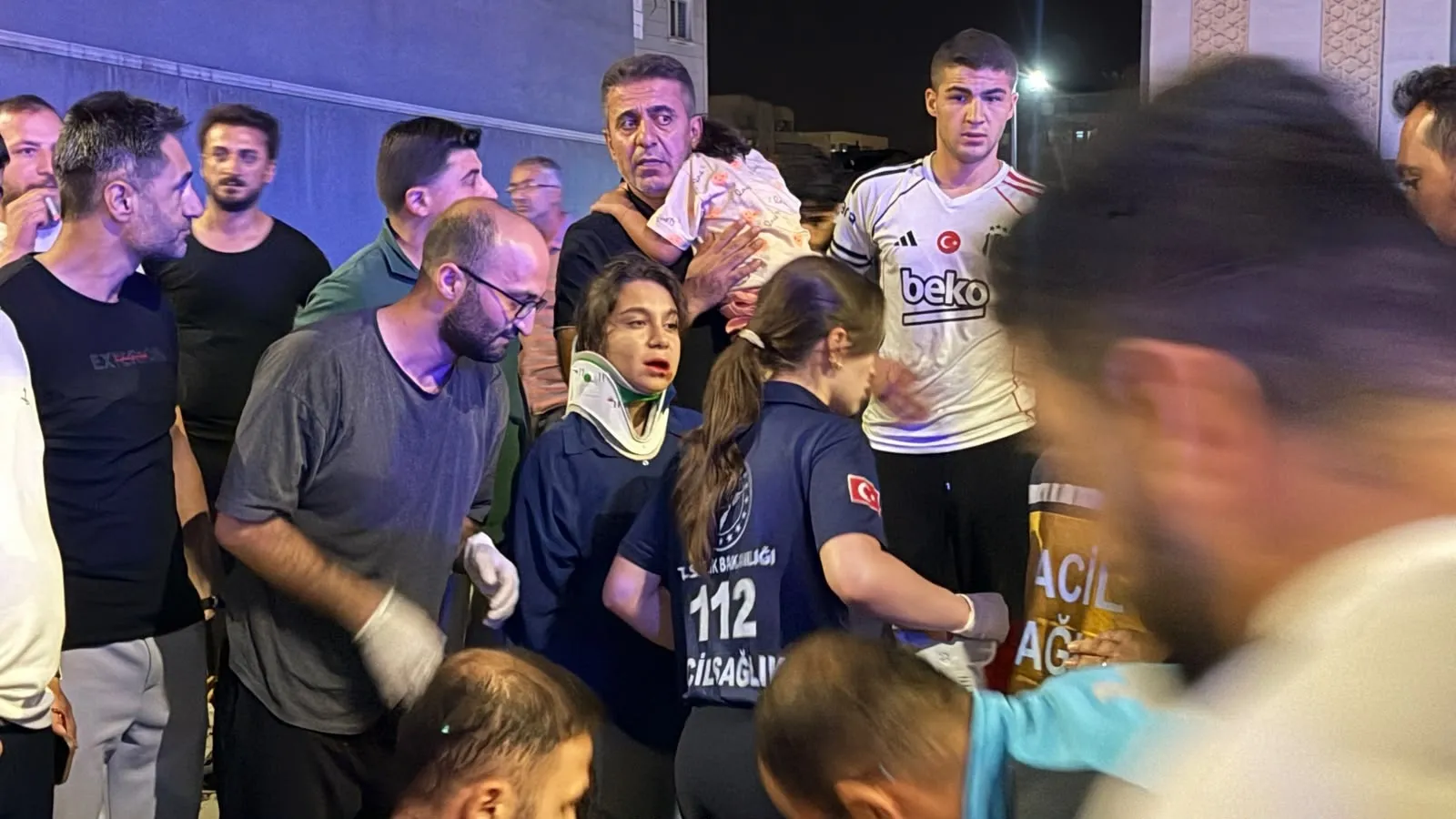 Yüksekova’da gece yarısı kaza 4 kişi hastaneye kaldırıldı