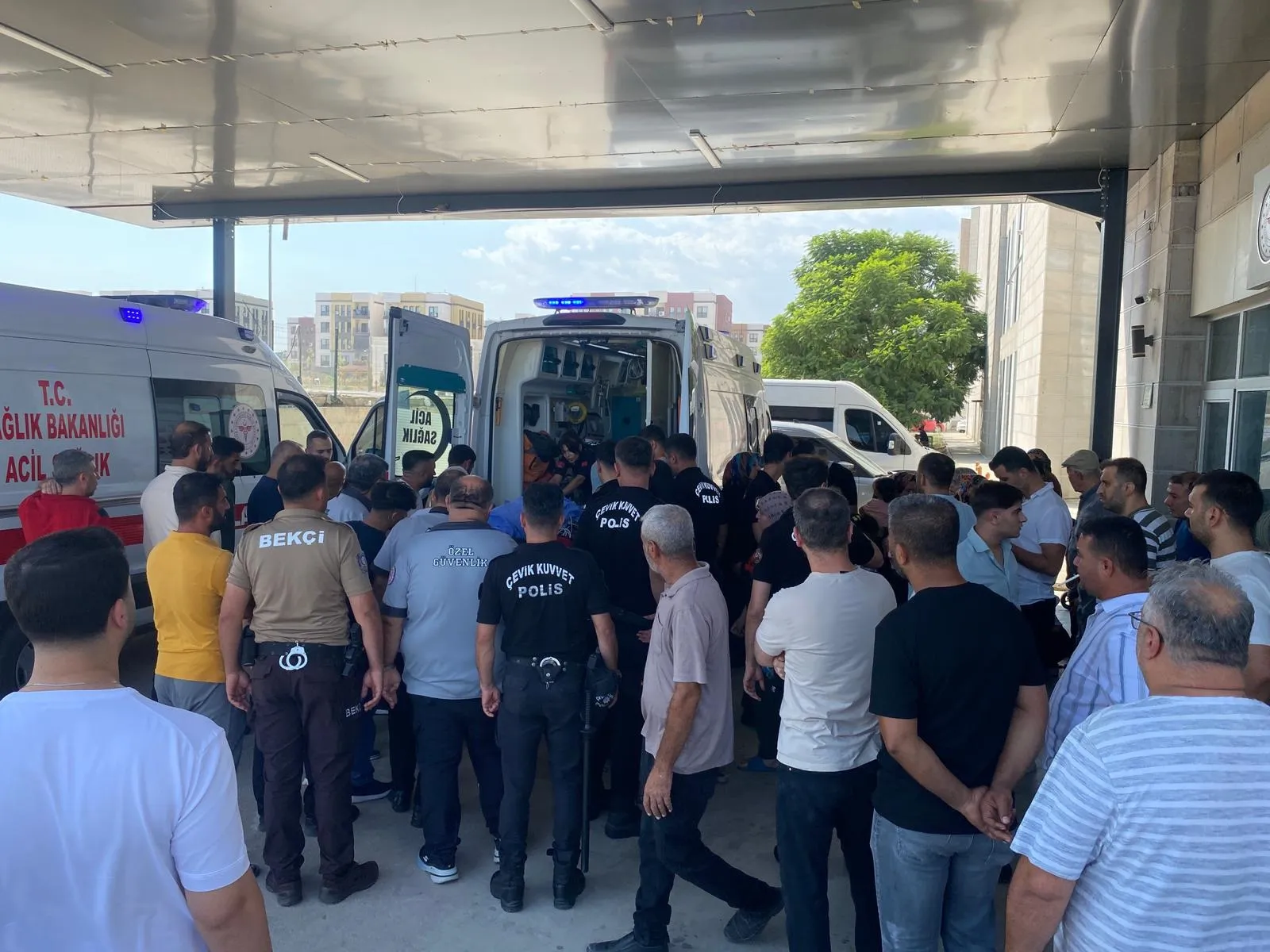 Ceyhan'da dehşet anları: Sokak ortasında eşini ve baldızını vurdu