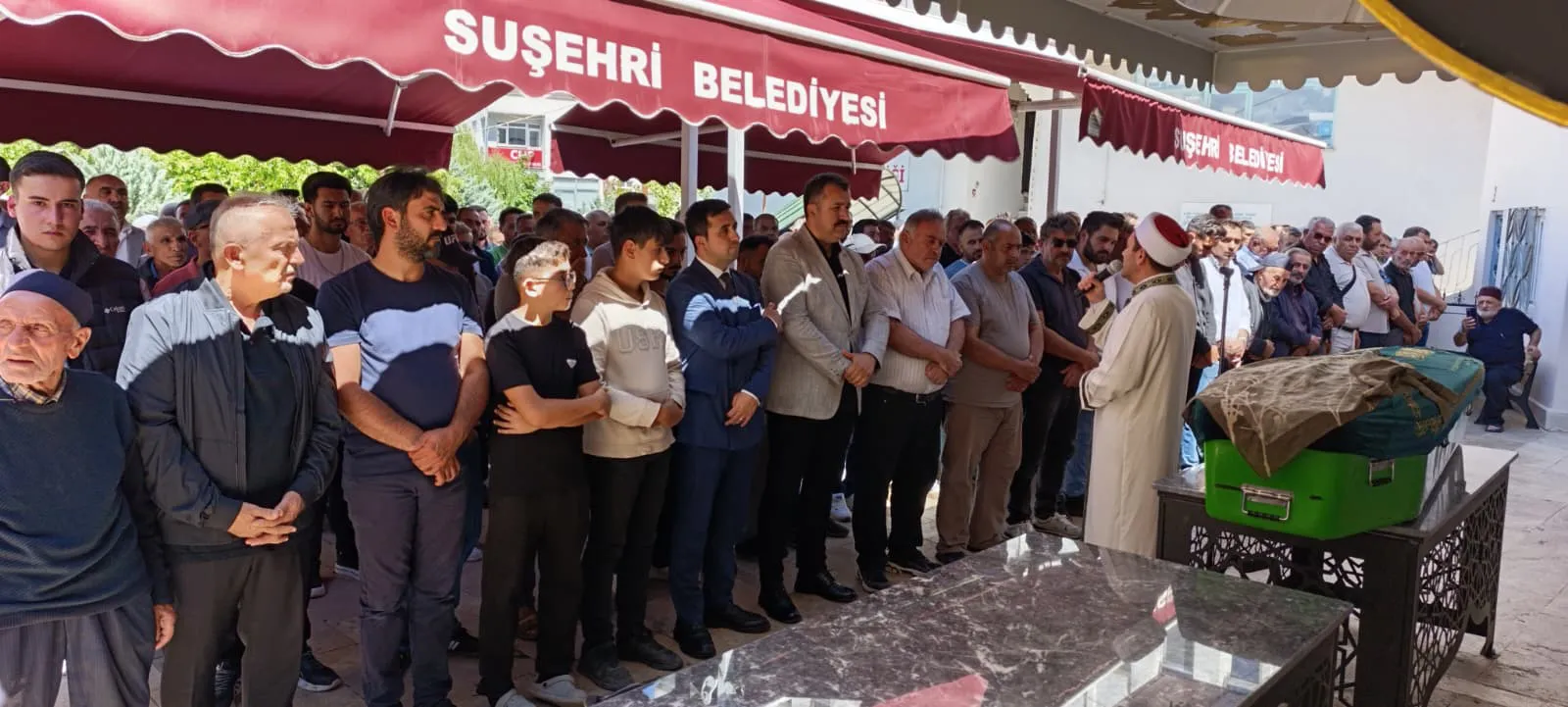 Sivas'ta minibüs kazasında ölenler yan yana toprağa verildi
