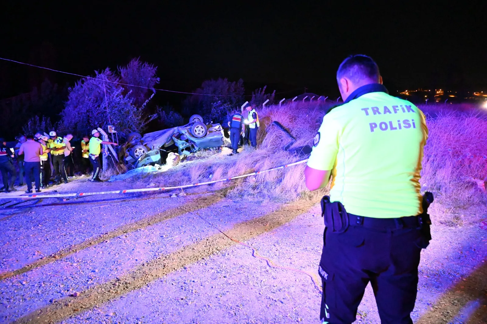 Kırıkkale'de gece yarısı trafik kazası 1 ölü, 2 yaralı