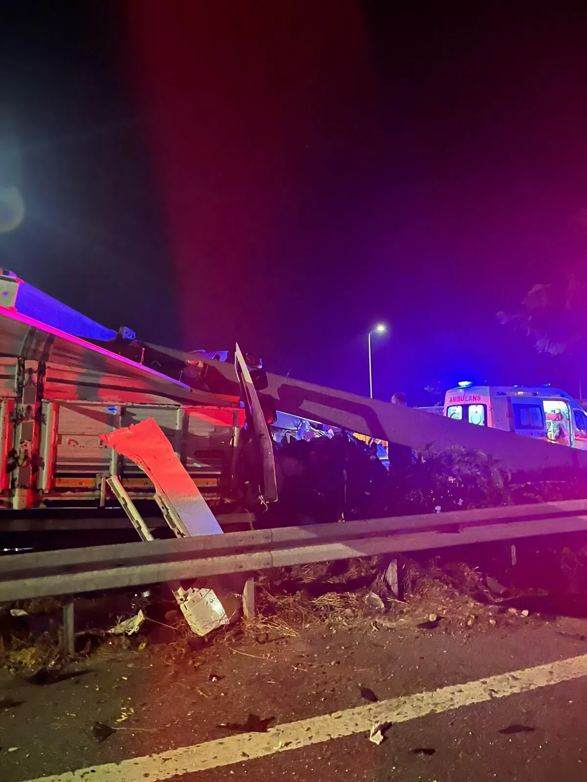 Çanakkale’de kamyon kazası İki kişi yaşamını yitirdi
