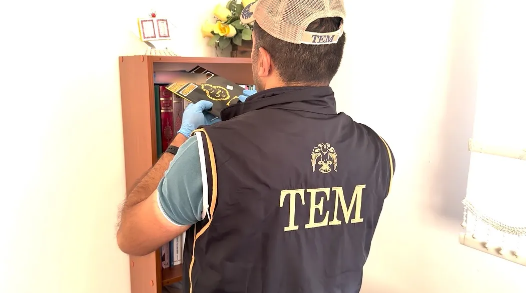 Kırşehir merkezli üç ilde FETÖ baskını