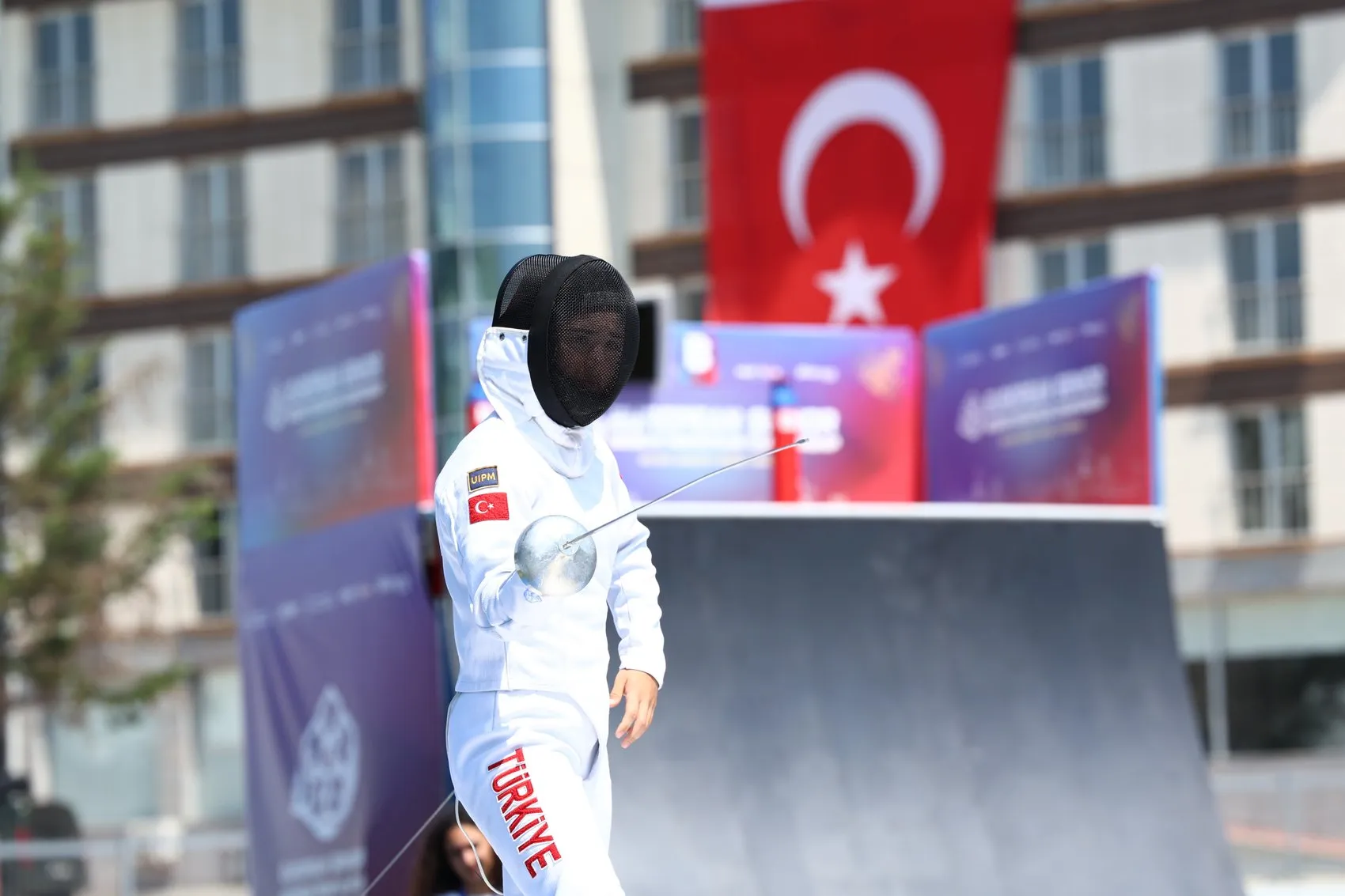 İstanbul’da modern pentatlon heyecanı altın madalyalarla başladı