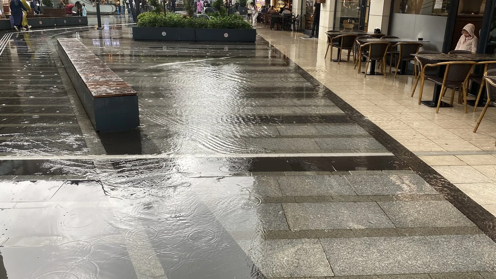 Rize'de gökyüzü boşaldı: Şehir merkezi sular altında kaldı