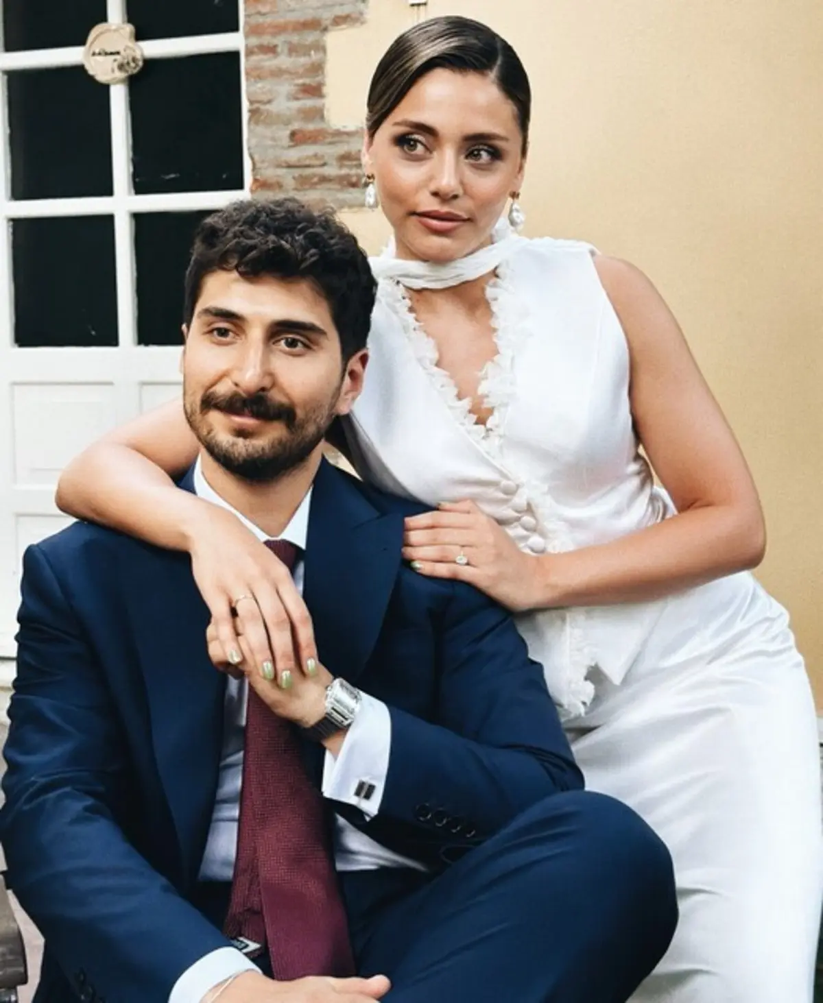Sıla Türkoğlu ve Ata Ayyıldız nişanlandı! Sade kıyafeti dikkat çekti 2