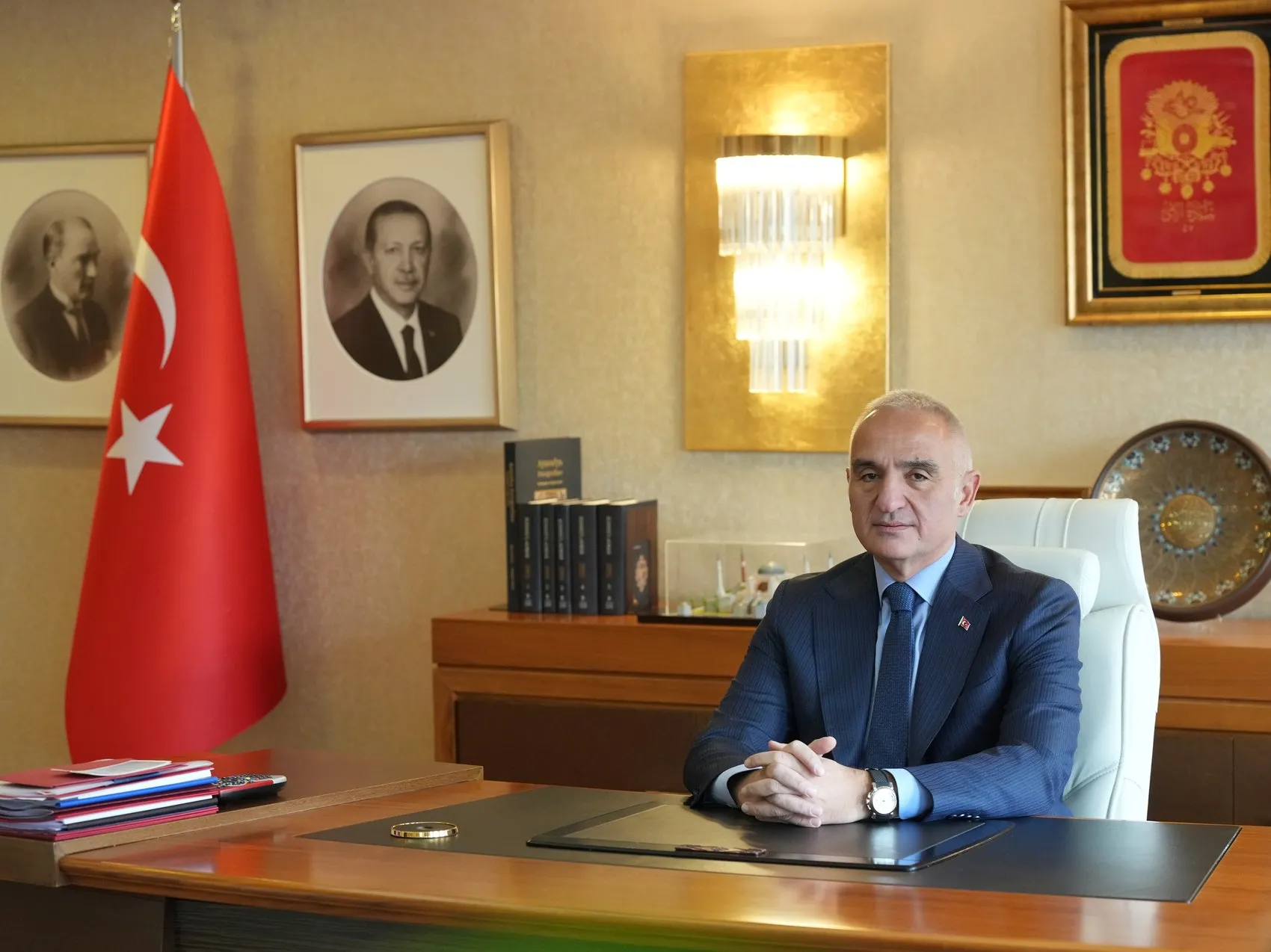 Sardes Antik Kenti’nde 2 bin 500 yıllık dev heykel bulundu